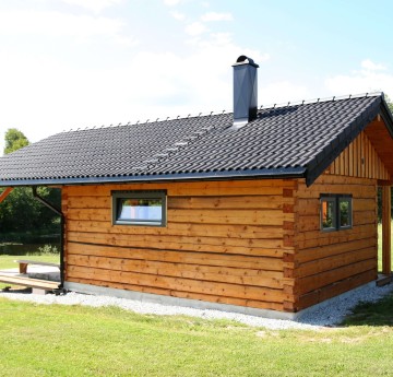 Hirsisauna tiilikatolla. margus@kasinveistetythirsitalot.eu +372 511 6172