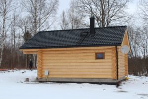 Hirsisauna valmiina lumen kera. margus@kasinveistetythirsitalot.eu +372 511 6172