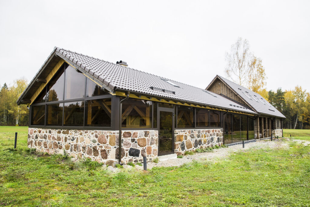 Hirsitalo ja sauna Savastvere