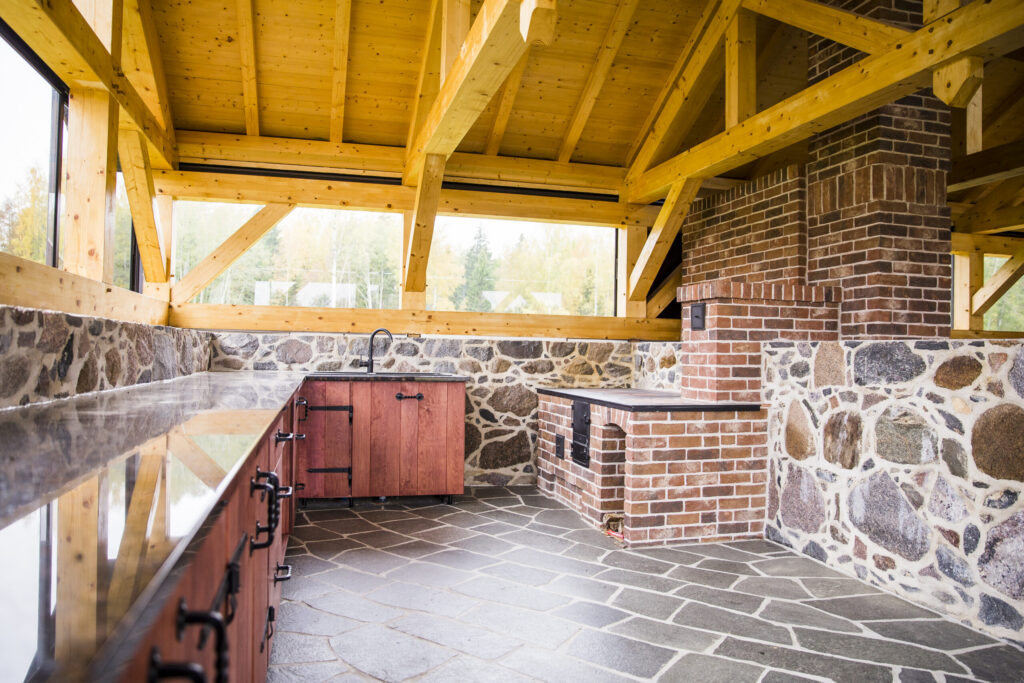 Hirsitalo ja sauna Savastvere