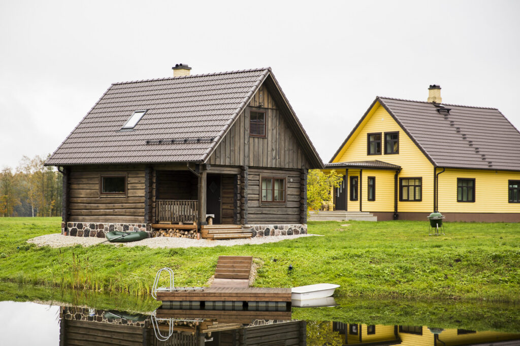 Hirsitalo ja sauna Savastvere